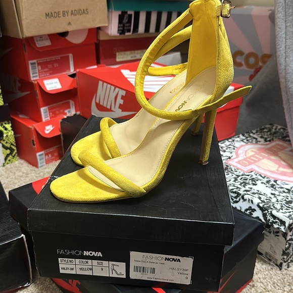 Heels - Picture 2 of 3